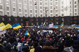 Пикет правительственных зданий продолжается