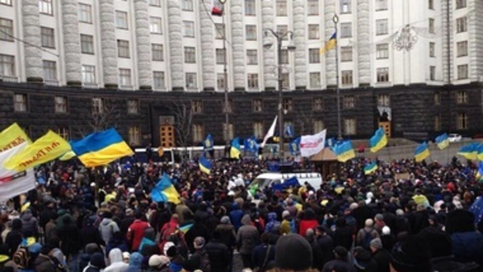 Пикет правительственных зданий продолжается