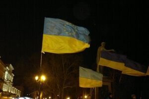 Одесситы приносят вещи для протеста в Киеве