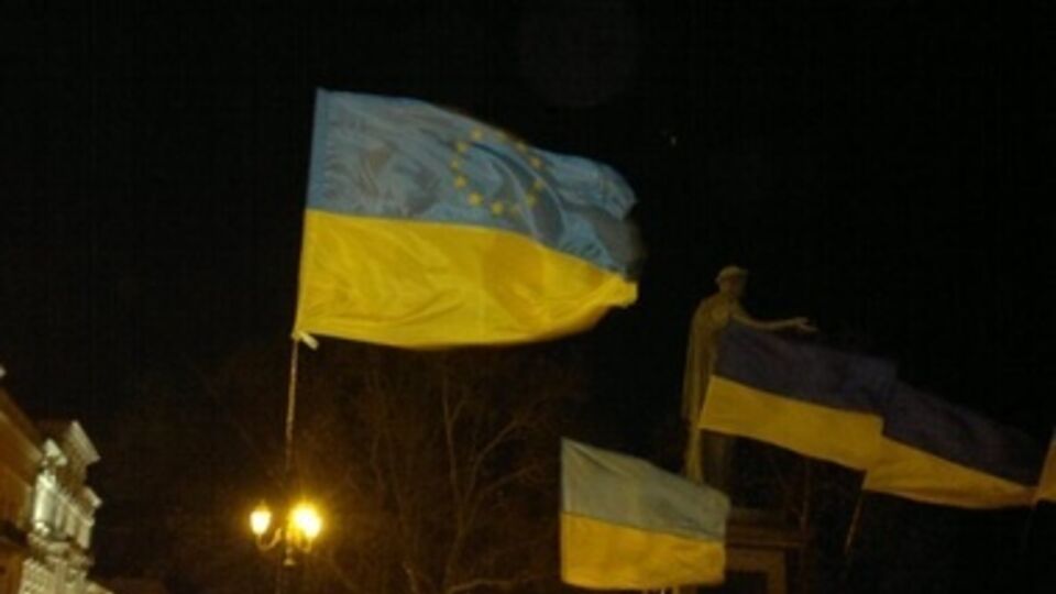 Одесситы приносят вещи для протеста в Киеве