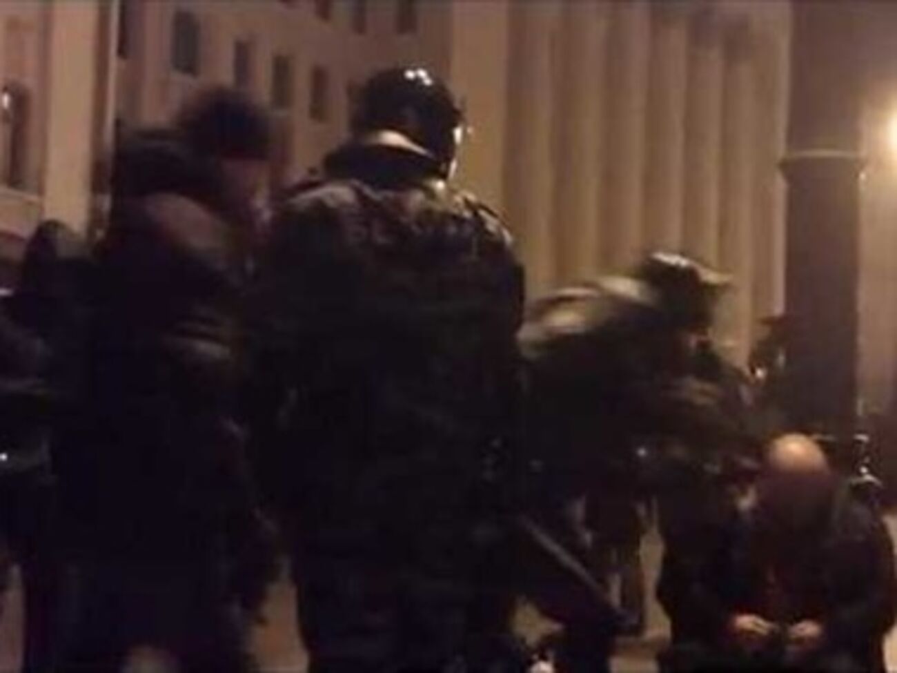 Избиение протестующих под АП