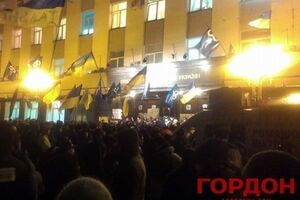 Тысячи протестующих под ГПУ требуют "Пшонку – на кашу!". Фоторепортаж