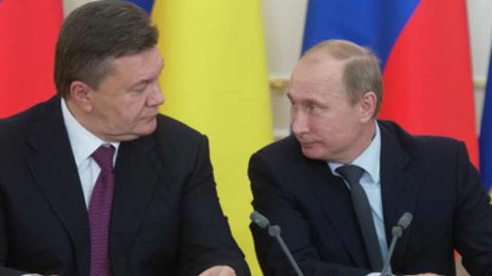 Янукович на пути из Китая залетит в Сочи