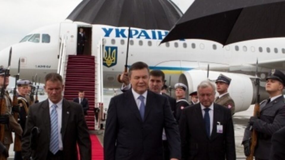 Янукович не летит на Мальту