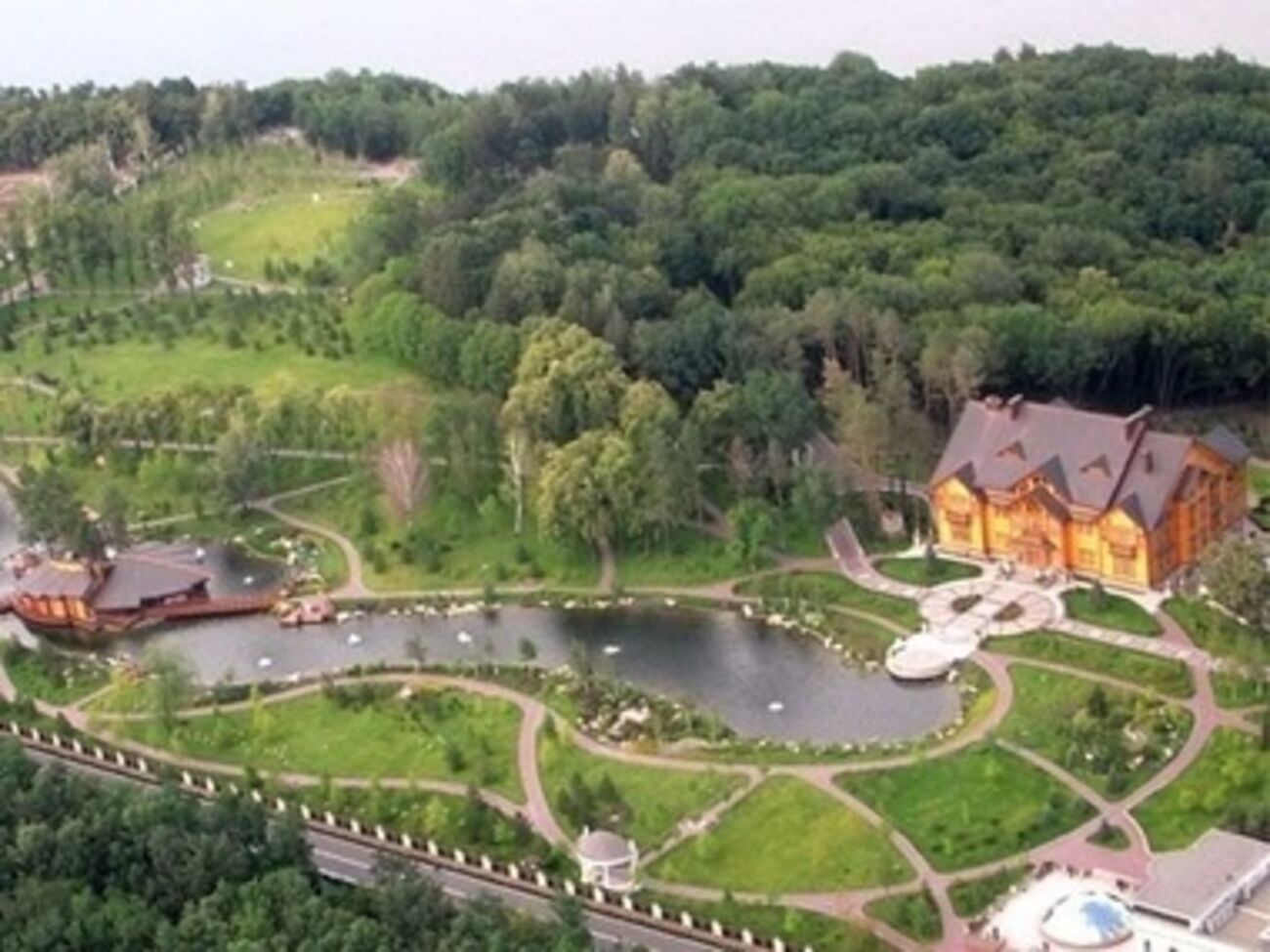 Активисты так и не увидели резиденцию Януковича