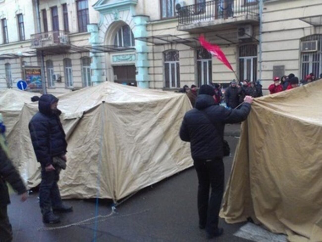 Палатки в квартале правительства