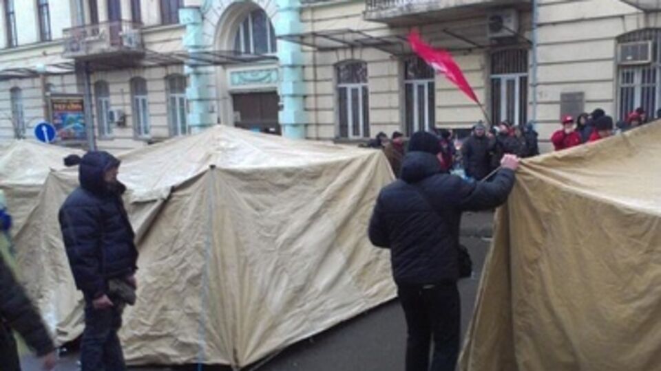 Палатки в квартале правительства