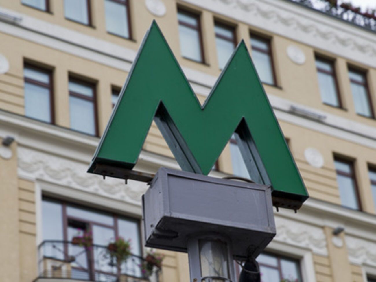 На месте уже работают взрывотехники и кинологи