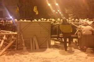 Павшие баррикады Евромайдана. Вечерний фоторепортаж из центра Киева