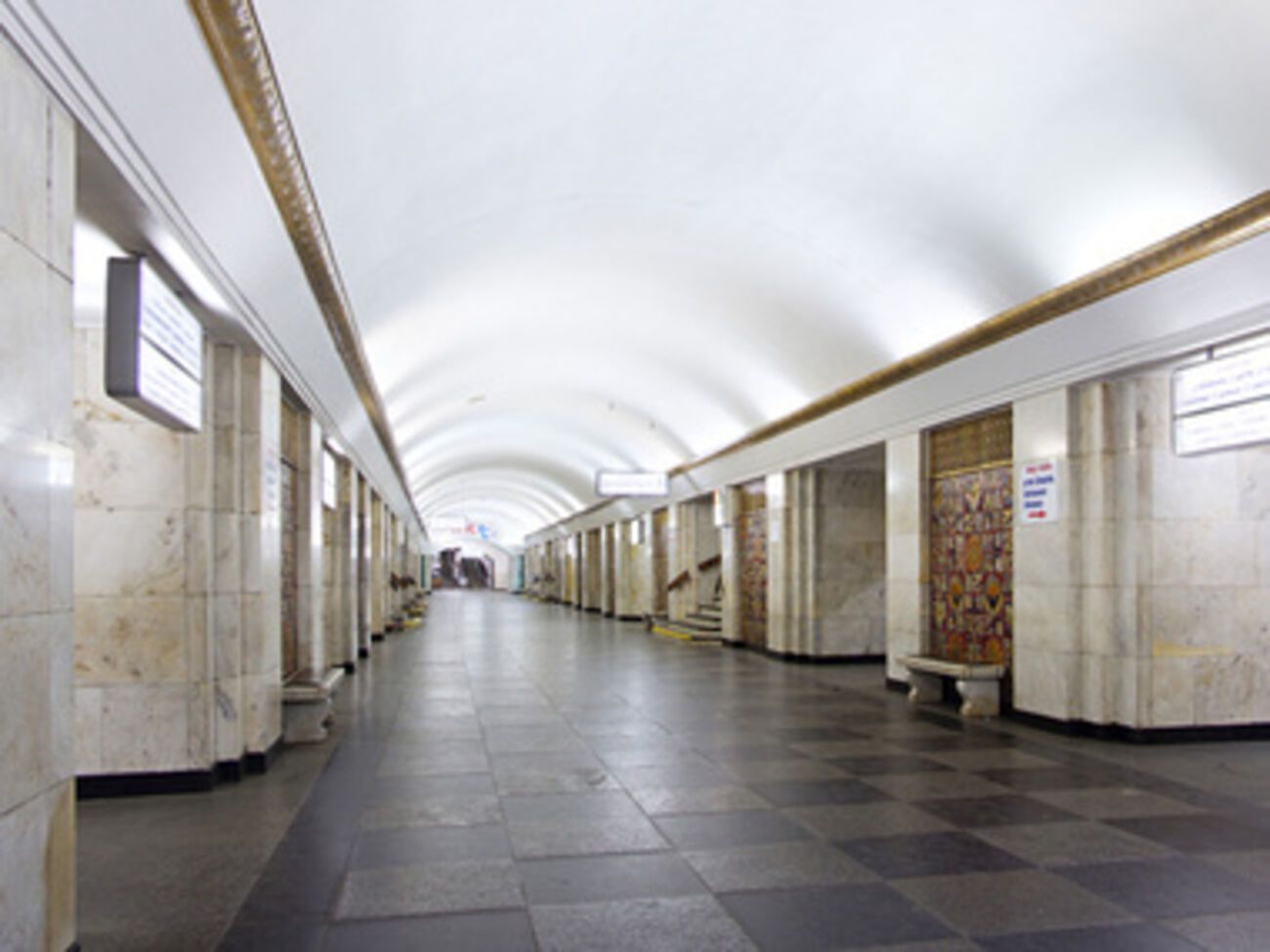 Станция метро "Крещатик" закрыта