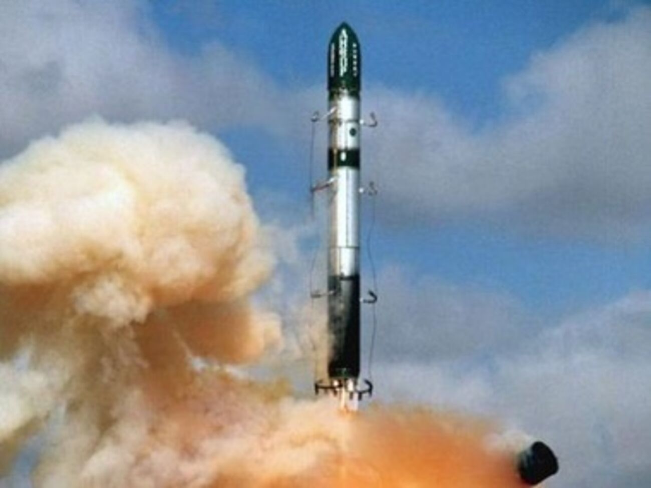 Эмираты запускают спутники с помощью ракеты "Днепр"&nbsp;