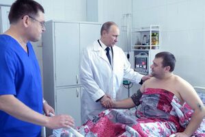 Путин в волгоградской больнице посещает раненых