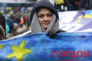 Утро Нового года на Евромайдане встречают чардашем