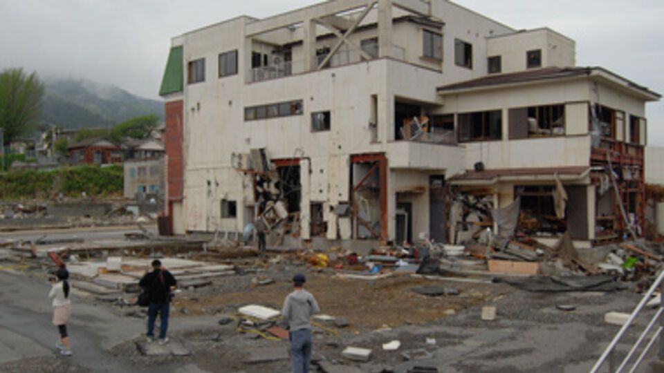 Последствия цунами в Фукусиме