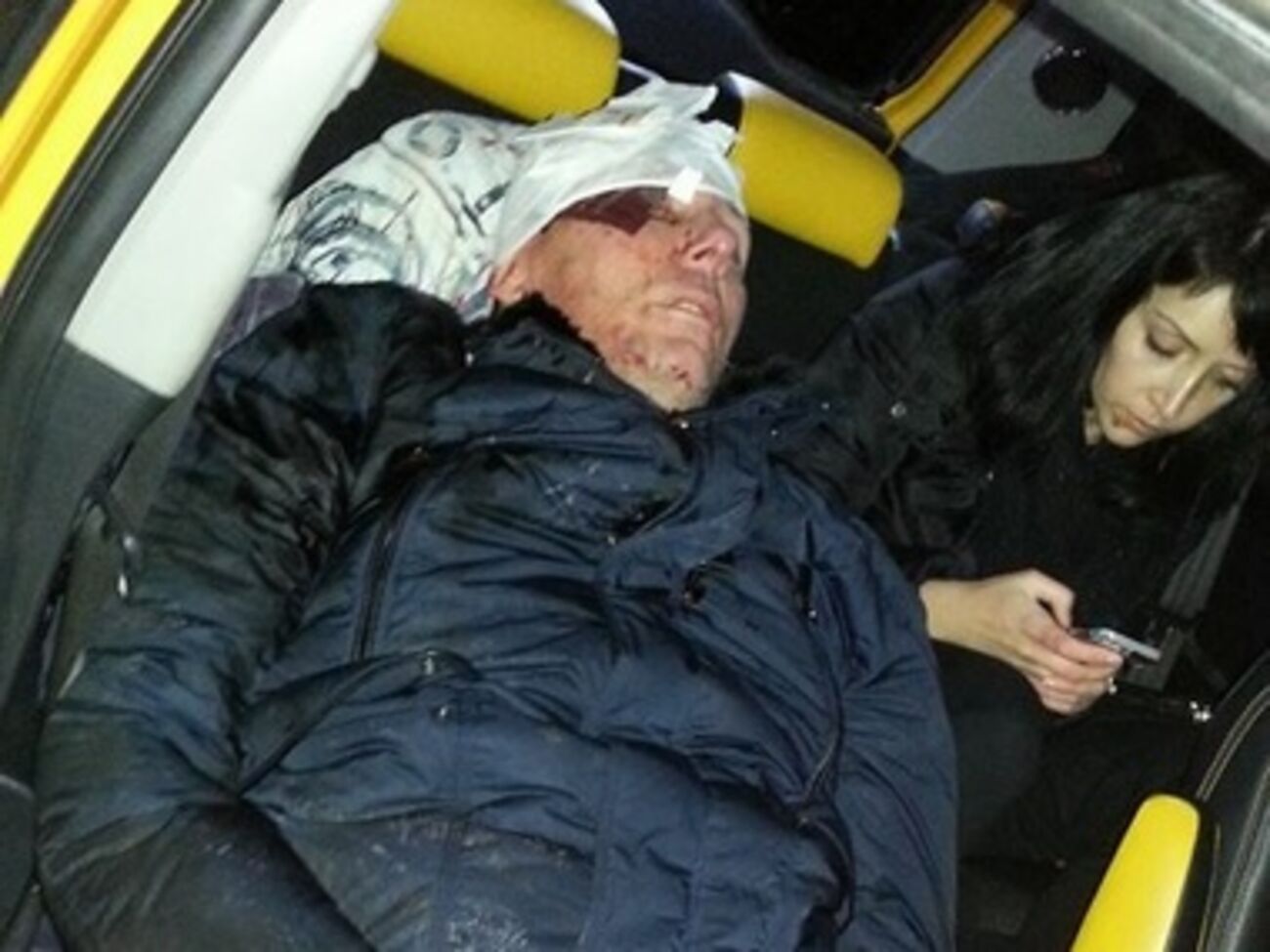 Юрий Луценко в карете "скорой помощи"