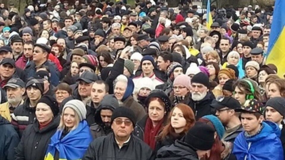 Форум евромайданов переехал в храм