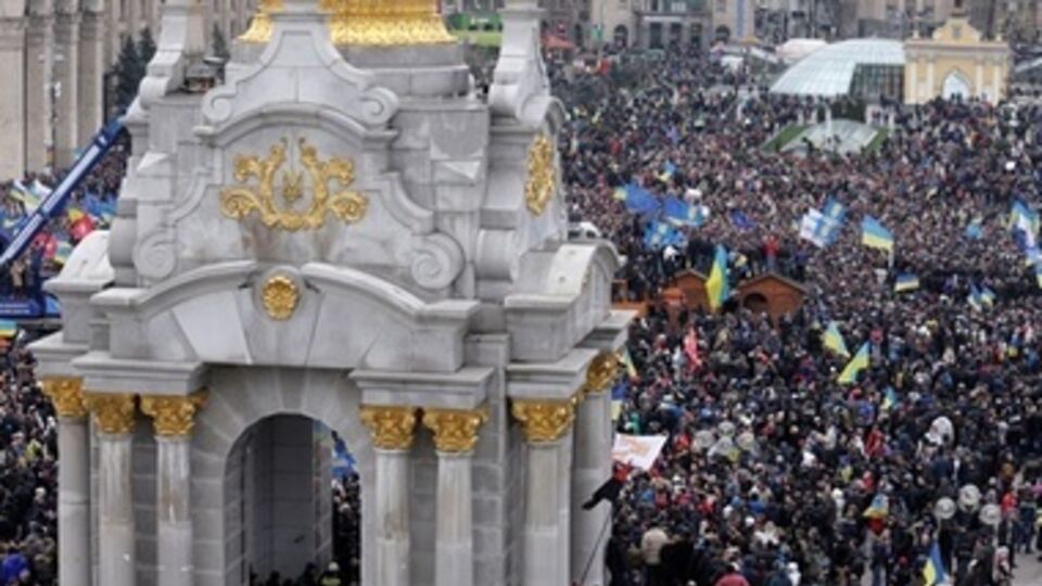 Скульптуру разместили у памятника Независимости