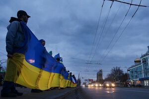 В Луганске состоялось шествие в поддержку Евромайдана. Фоторепортаж