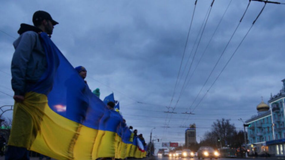В Луганске состоялось шествие в поддержку Евромайдана. Фоторепортаж