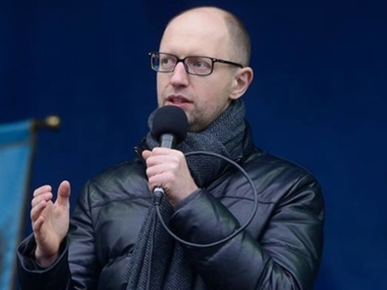 Оппозиция требует исполнения закона
