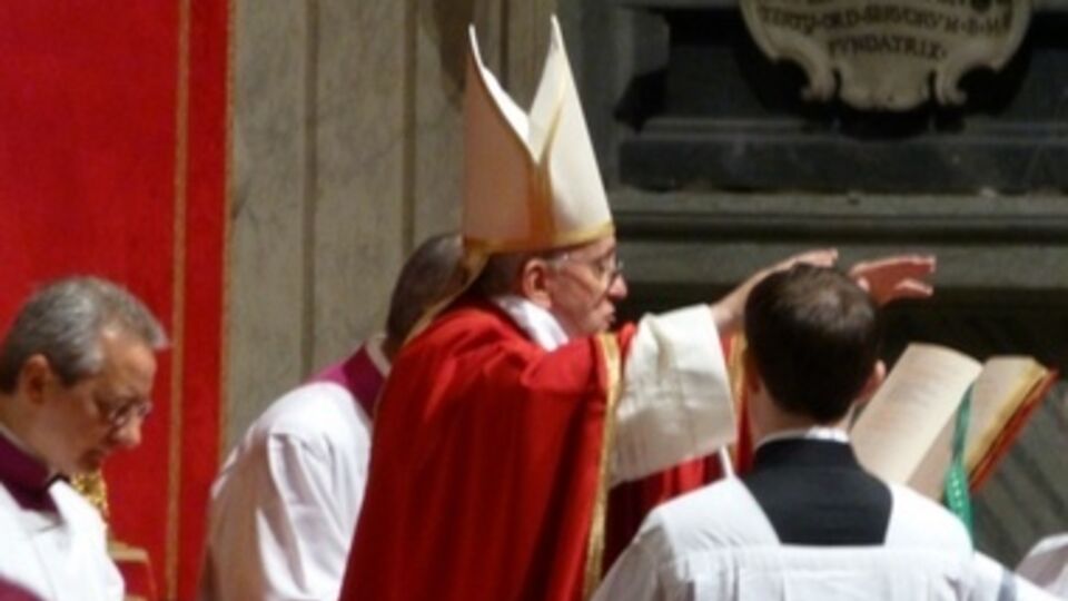 Кардиналов возведут в сан 22 февраля
