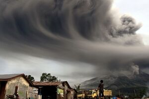 Извержение вулкана Синабунг