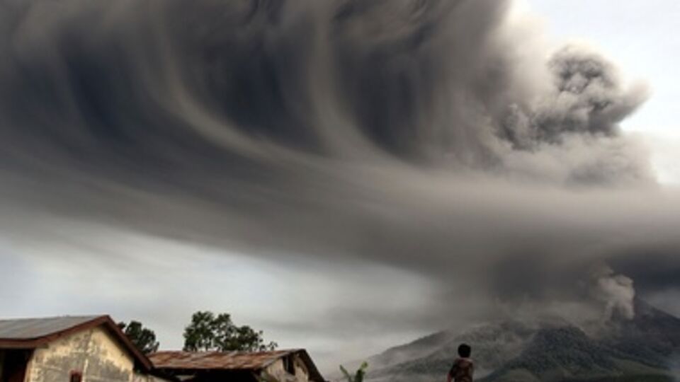 Извержение вулкана Синабунг