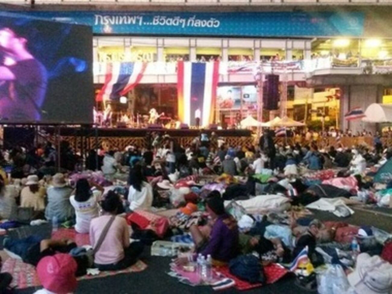 Ночной Майдан в Таиланде. Фоторепортаж