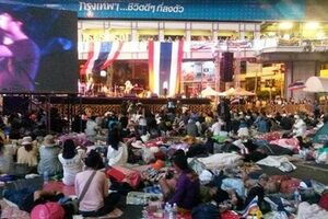 Ночной Майдан в Таиланде. Фоторепортаж