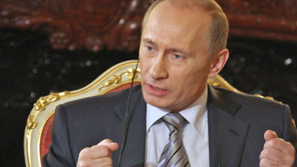 Путина просят быть гуманнее к геям