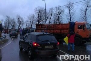 Возле "Межигорья" хотят установить "народный блокпост"