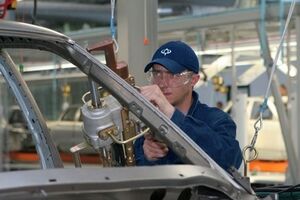 "Богдан" сократил производство в два раза