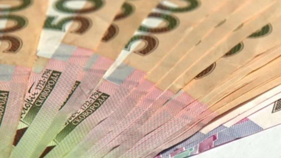 Гривна упала к 8,33 за доллар