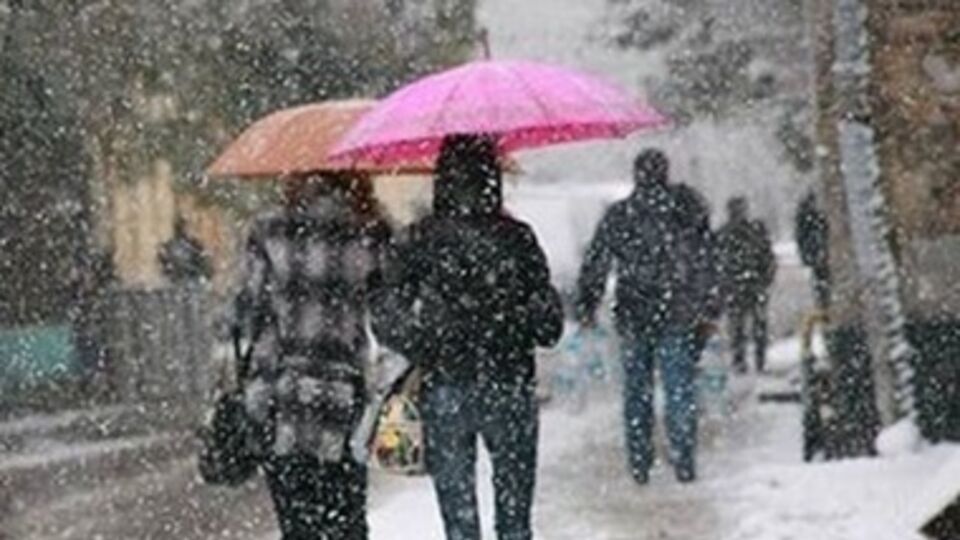 Гидрометцентр предупредил о гололеде и штормовом ветре на юге Украины