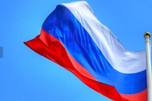 Флаг должен был использоваться наравне с символикой республики