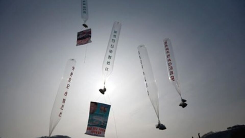 Активисты требуют открытия КНДР для мира