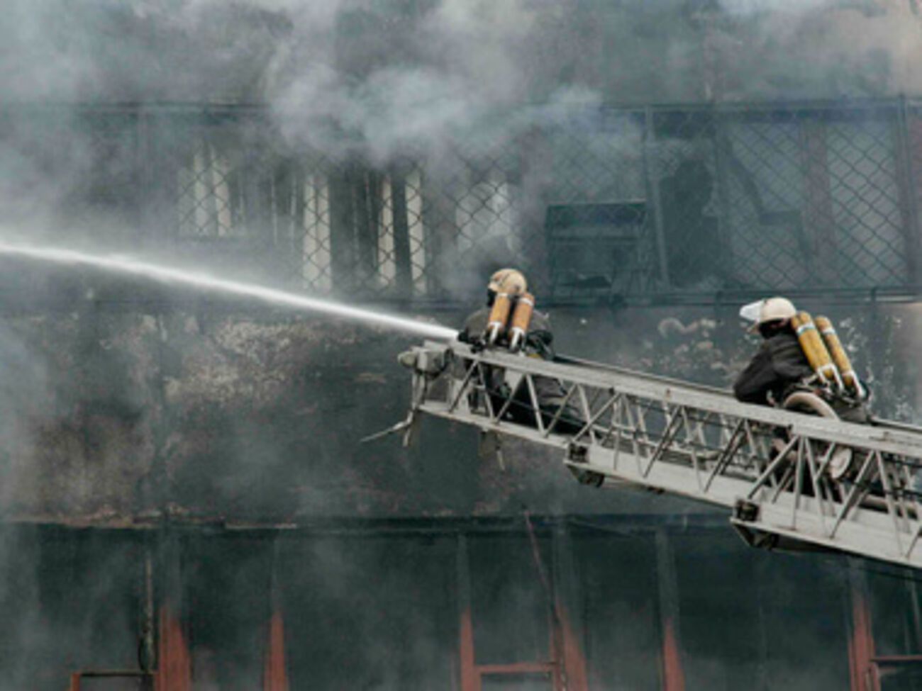 В результате пожара погибли восемь человек