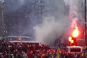 Столкновения на Грушевского. Фоторепортаж