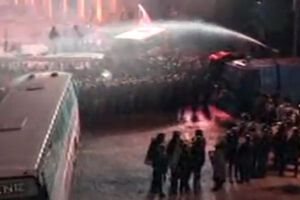 Милиция применила водомет при минусовой температуре в нарушение закона