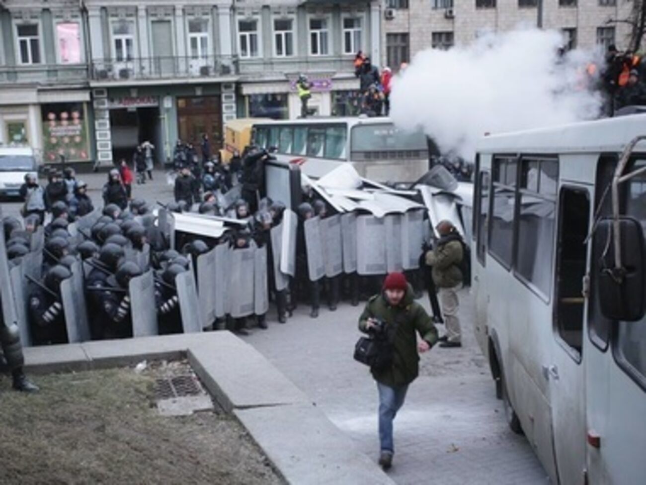 В столкновениях пострадали десятки человек