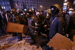 В противостоянии на Грушевского участвует правый сектор