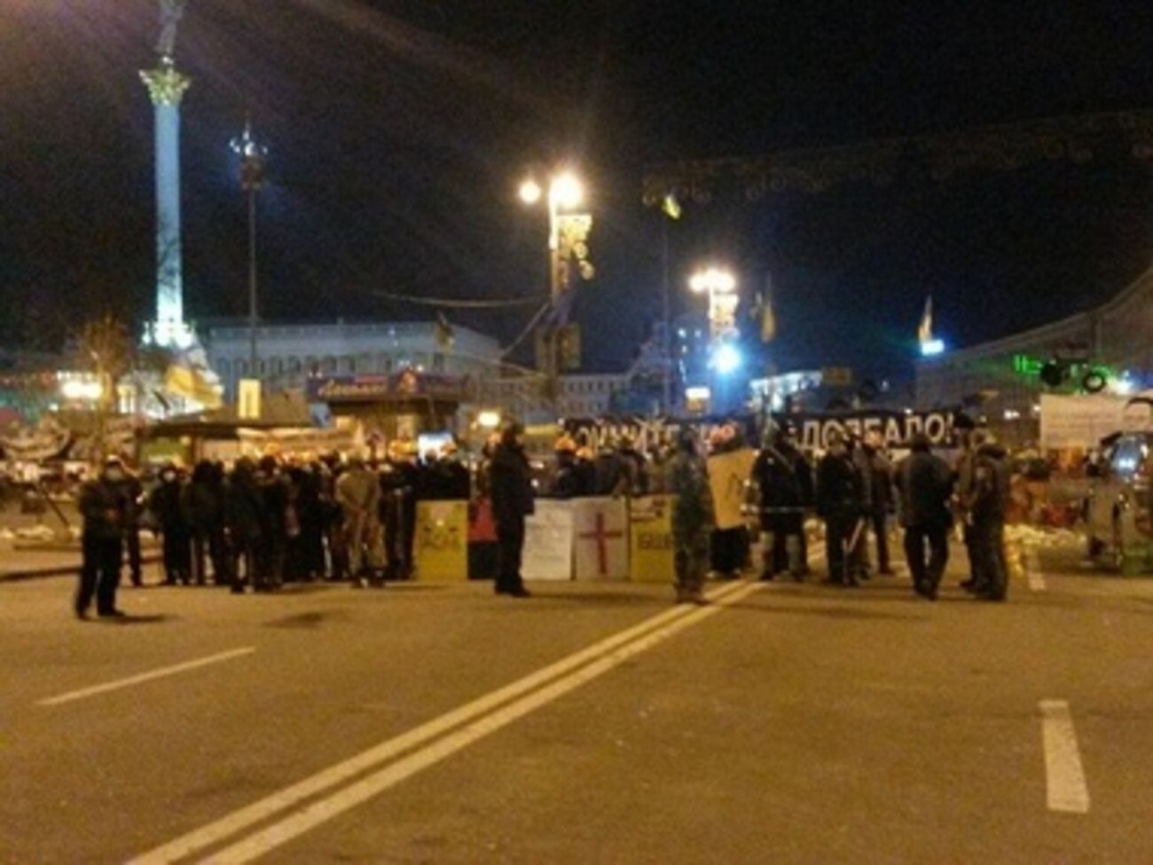 Самооборона Майдана размещается у баррикад