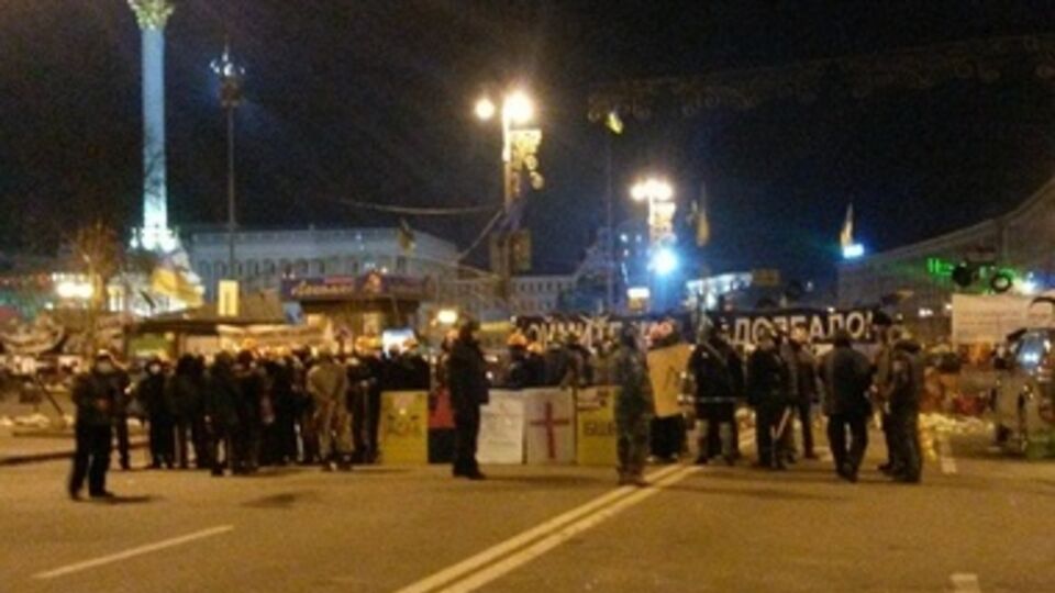 Самооборона Майдана размещается у баррикад