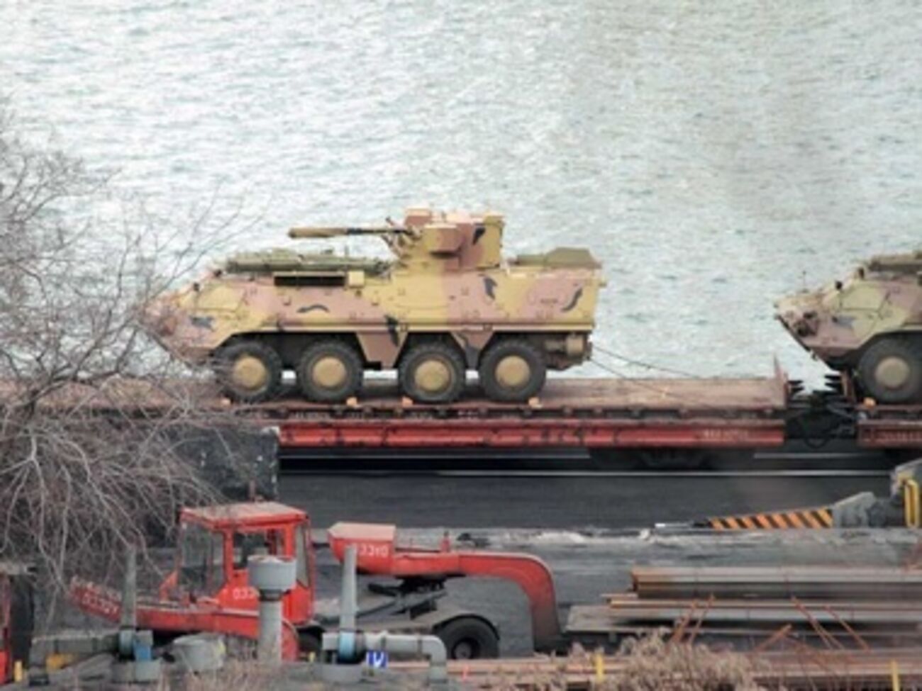 Забракованные БТР-4 вернулись в порт Октябрьск