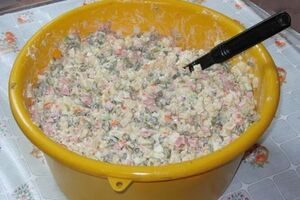 Традиционный новогодний салат