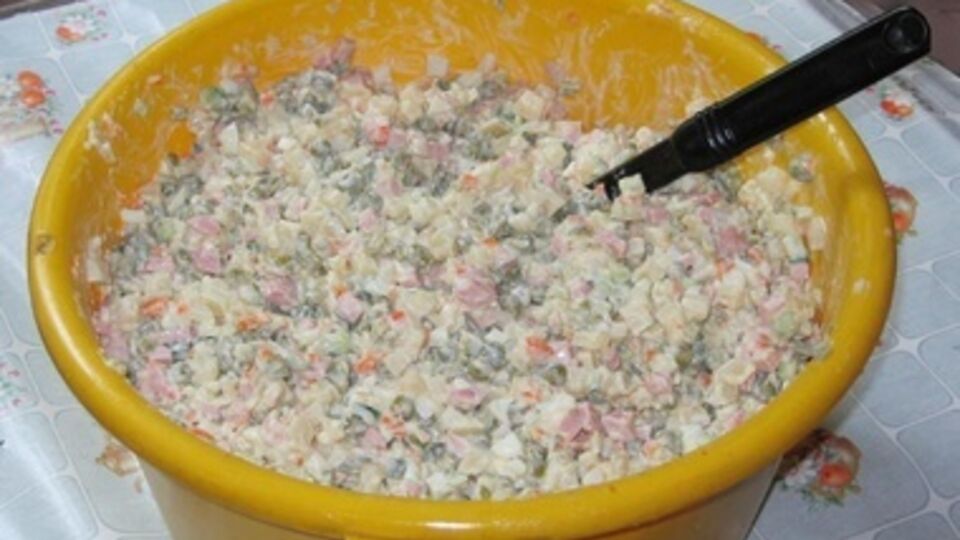 Традиционный новогодний салат