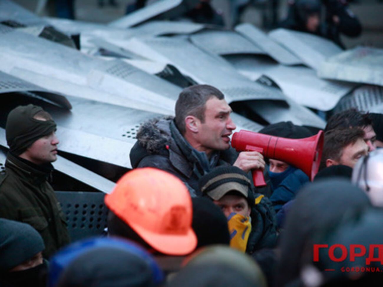 Противостояние на Грушевского. Фоторепортаж