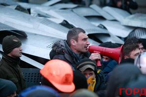 Противостояние на Грушевского. Фоторепортаж