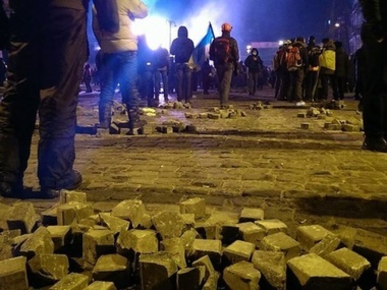 Столкновения на Грушевского. 13-й час штурма. Фоторепортаж