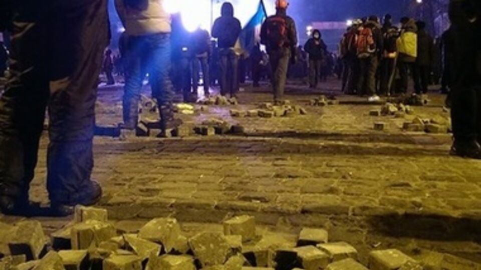 Столкновения на Грушевского. 13-й час штурма. Фоторепортаж